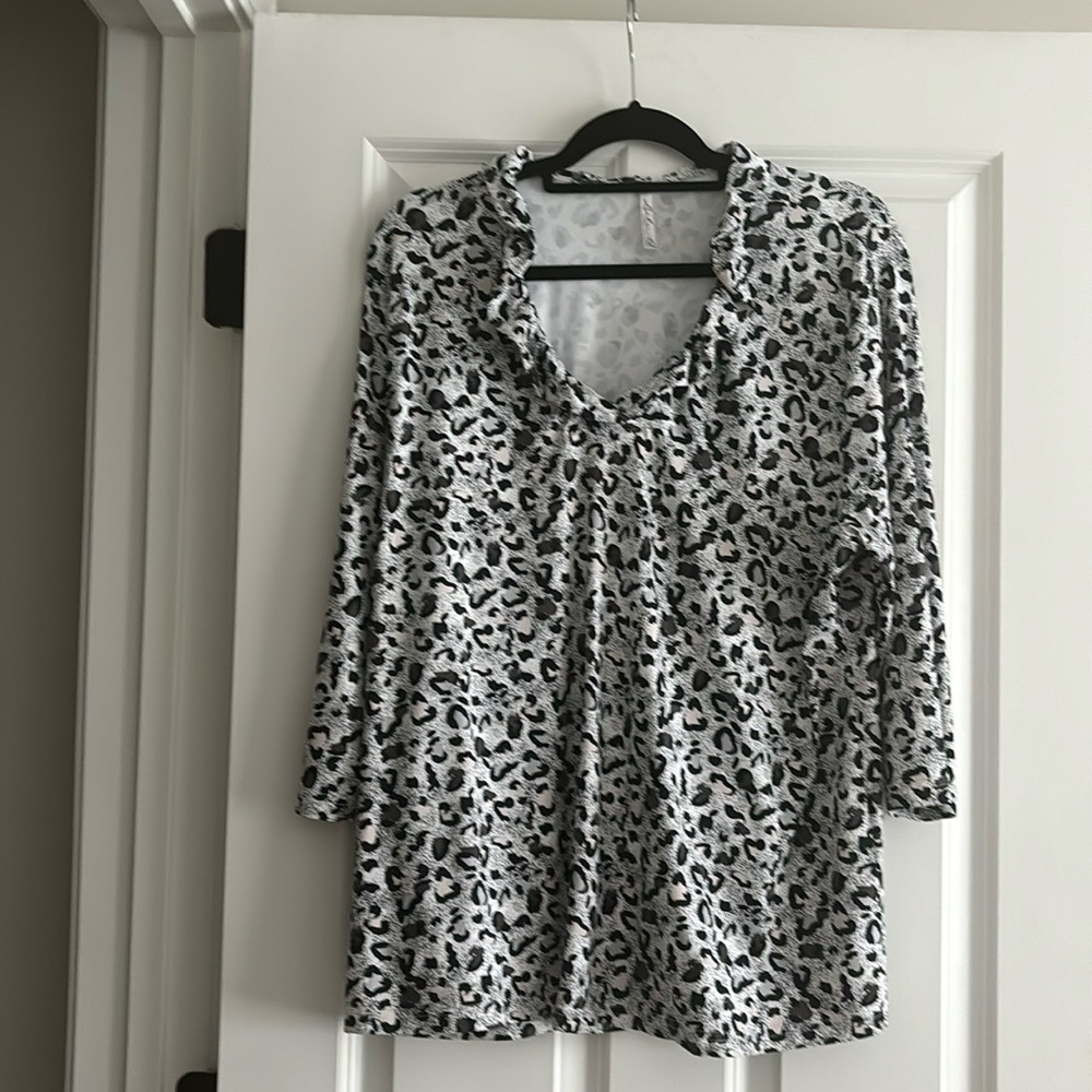 Lulu B top- Brand new condition!